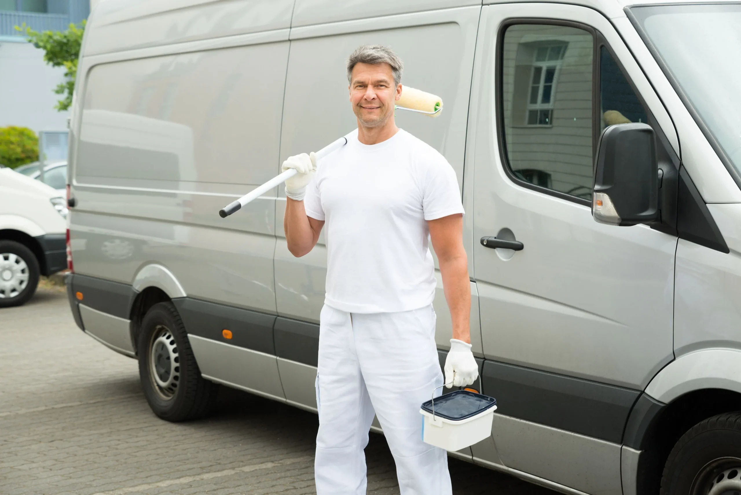 Malermeister vor Van